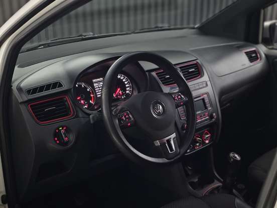 VOLKSWAGEN-FOX-1.6 MI ROCK IN RIO 8V FLEX 4P MANUAL VOLKSWAGEN-FOX-2013