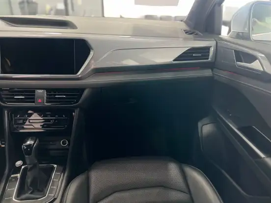 VOLKSWAGEN-TAOS-2023