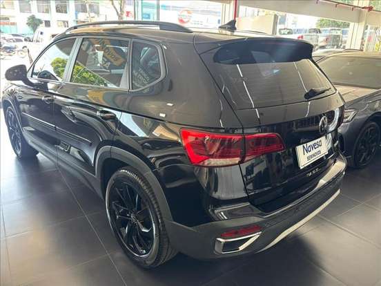 VOLKSWAGEN-TAOS-2021