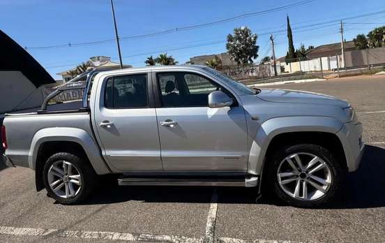 VOLKSWAGEN-AMAROK-2012