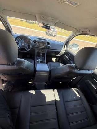 VOLKSWAGEN-AMAROK-2012