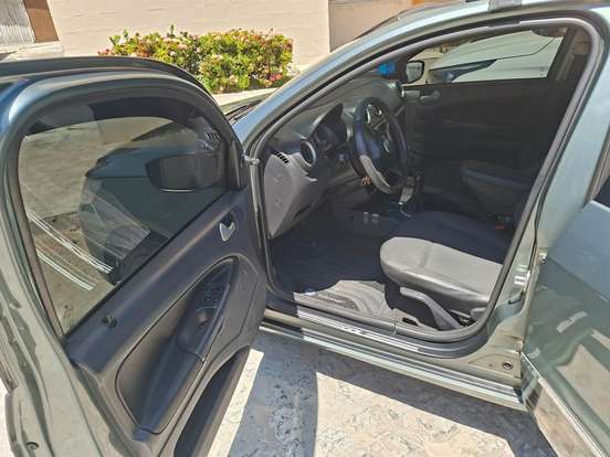 VOLKSWAGEN-GOL-1.0 MI 8V FLEX 4P MANUAL G.V VOLKSWAGEN-GOL-2011