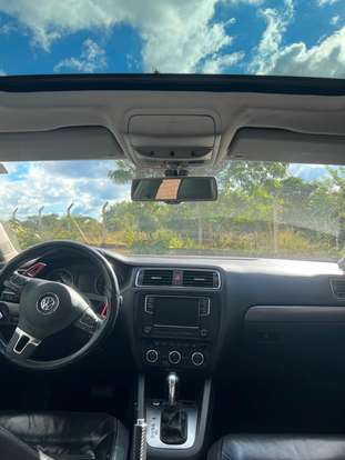 VOLKSWAGEN-JETTA-2012