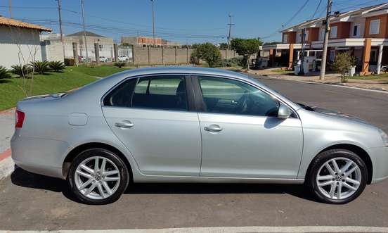 VOLKSWAGEN-JETTA-2.5 I 20V 170CV GASOLINA 4P TIPTRONIC VOLKSWAGEN-JETTA-2010