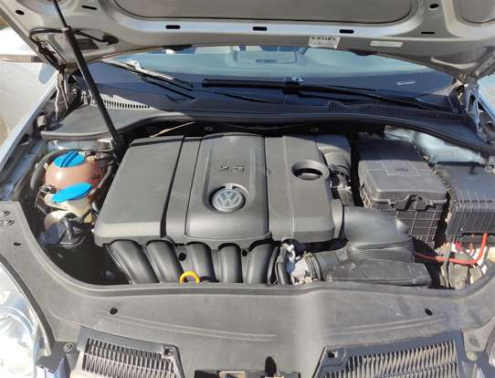 VOLKSWAGEN-JETTA-2.5 I 20V 170CV GASOLINA 4P TIPTRONIC VOLKSWAGEN-JETTA-2010