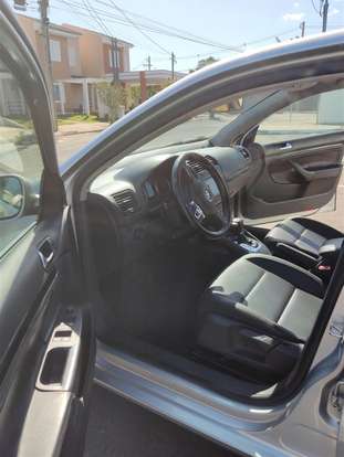 VOLKSWAGEN-JETTA-2010