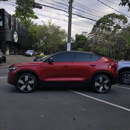 VOLVO-C40-2022