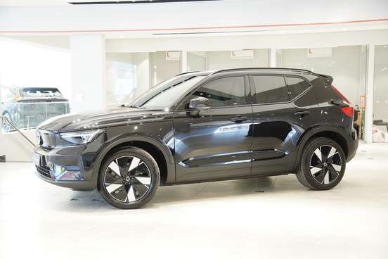VOLVO-EX40-2026