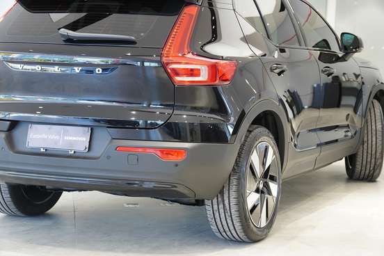 VOLVO-EX40-2026