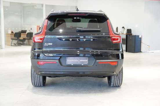 VOLVO-EX40-2026