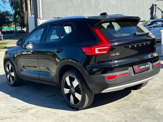 VOLVO-XC40-2020