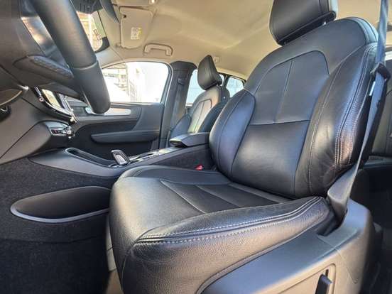 VOLVO-XC40-2020