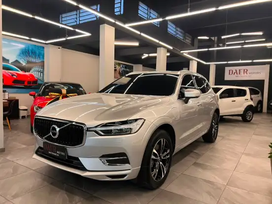 VOLVO-XC60-2020