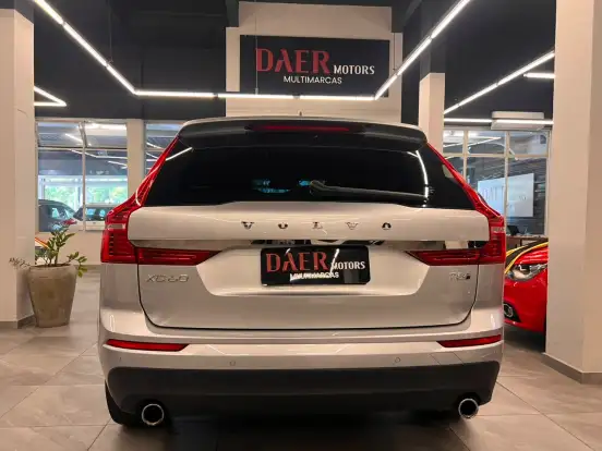 VOLVO-XC60-2020