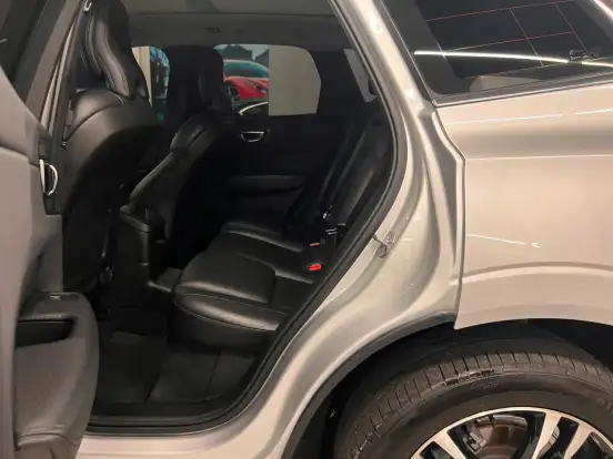 VOLVO-XC60-2020