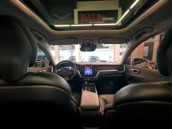 VOLVO-XC60-2020