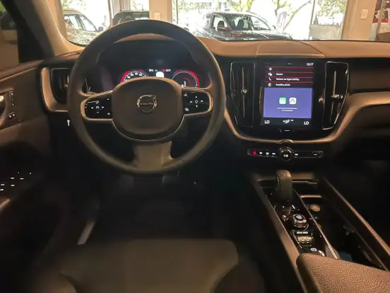 VOLVO-XC60-2020