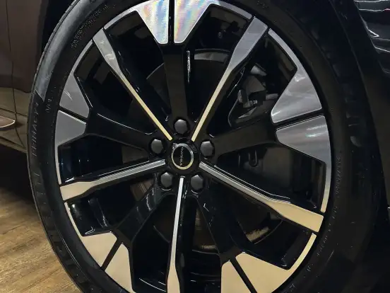 VOLVO-XC60-2025