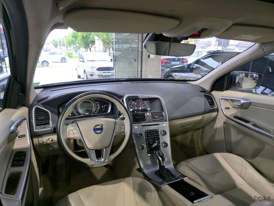 VOLVO-XC60-2016