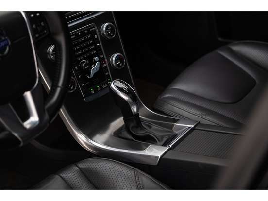 VOLVO-XC60-2015