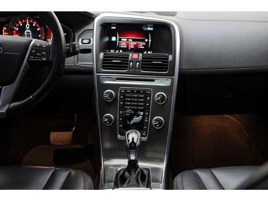 VOLVO-XC60-2.0 T6 INSCRIPTION TURBO GASOLINA 4P AUTOMÁTICO VOLVO-XC60-2015