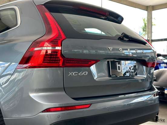 VOLVO-XC60-2020