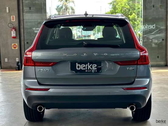 VOLVO-XC60-2020