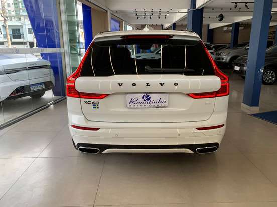 VOLVO-XC60-2021