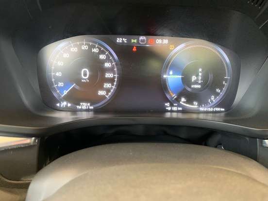 VOLVO-XC60-2021