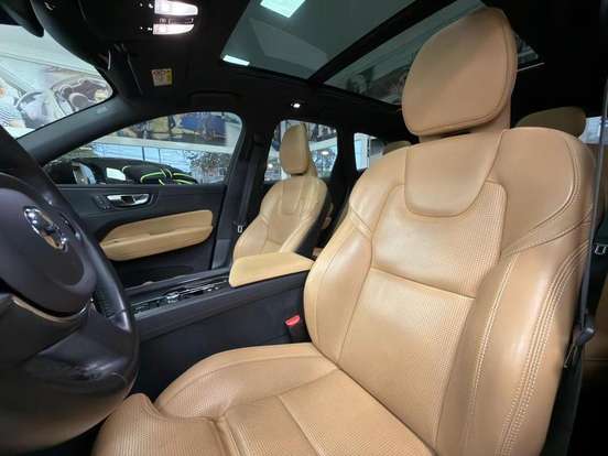 VOLVO-XC60-2022