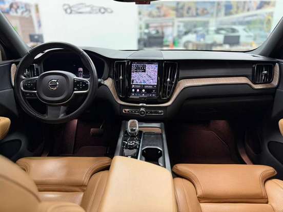 VOLVO-XC60-2022