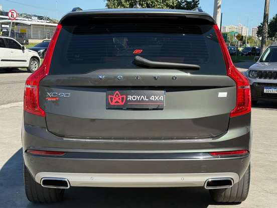 VOLVO-XC90-2020