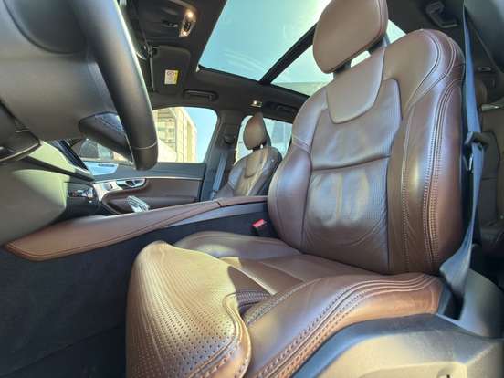 VOLVO-XC90-2020