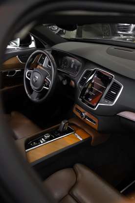 VOLVO-XC90-2021
