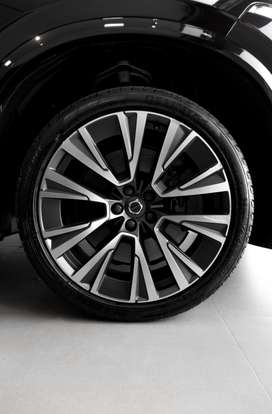 VOLVO-XC90-2021