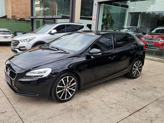 VOLVO-V40-2.0 T4 MOMENTUM GASOLINA 4P AUTOMÁTICO VOLVO-V40-2018