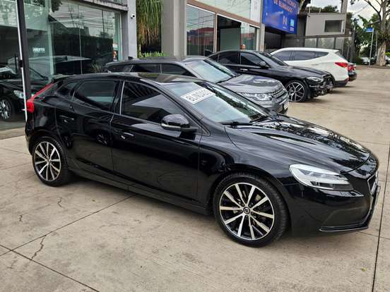 VOLVO-V40-2.0 T4 MOMENTUM GASOLINA 4P AUTOMÁTICO VOLVO-V40-2018