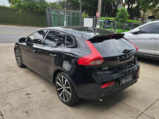 VOLVO-V40-2.0 T4 MOMENTUM GASOLINA 4P AUTOMÁTICO VOLVO-V40-2018