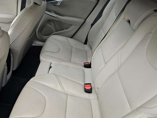 VOLVO-V40-2.0 T4 MOMENTUM GASOLINA 4P AUTOMÁTICO VOLVO-V40-2018