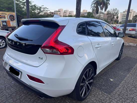 VOLVO-V40-2.0 T4 MOMENTUM GASOLINA 4P AUTOMÁTICO VOLVO-V40-2019