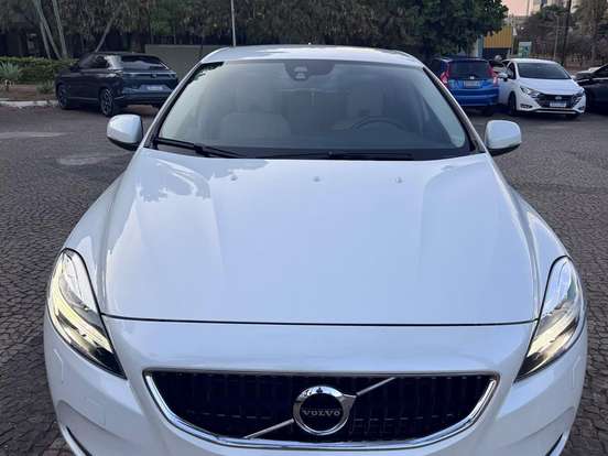 VOLVO-V40-2.0 T4 MOMENTUM GASOLINA 4P AUTOMÁTICO VOLVO-V40-2019