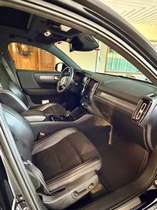 VOLVO-XC40-2020