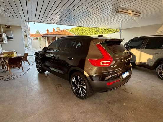 VOLVO-XC40-2020