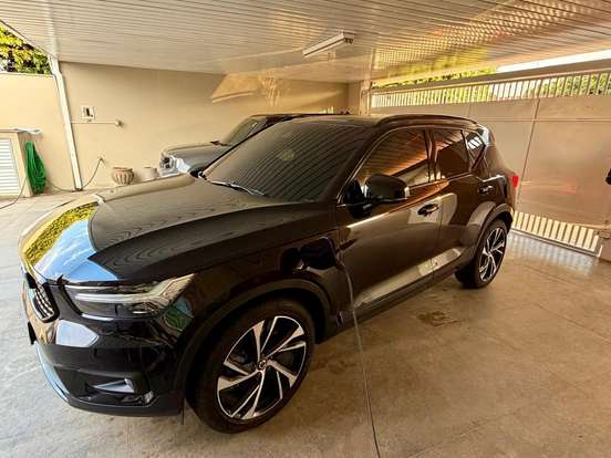 VOLVO-XC40-2020