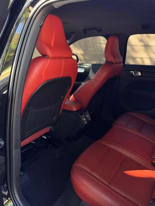VOLVO-XC40-2018