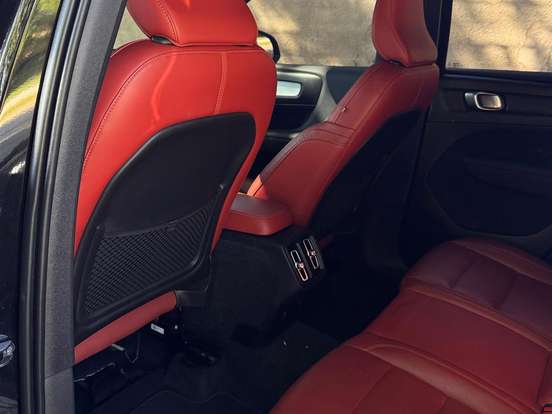 VOLVO-XC40-2.0 T5 GASOLINA MOMENTUM AWD GEARTRONIC VOLVO-XC40-2018