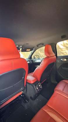 VOLVO-XC40-2018