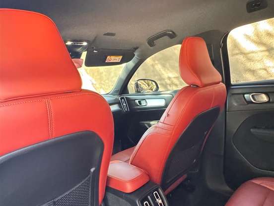 VOLVO-XC40-2.0 T5 GASOLINA MOMENTUM AWD GEARTRONIC VOLVO-XC40-2018