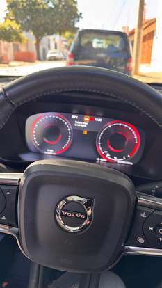 VOLVO-XC40-2018