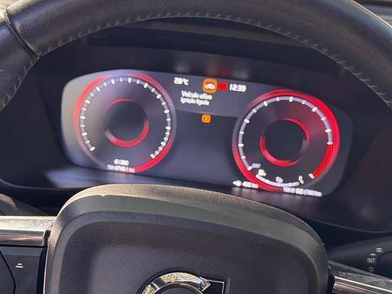 VOLVO-XC40-2.0 T5 GASOLINA MOMENTUM AWD GEARTRONIC VOLVO-XC40-2018